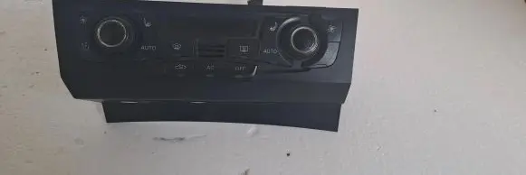 Audi A5 8T 8F Climate control unit 8T2820043N