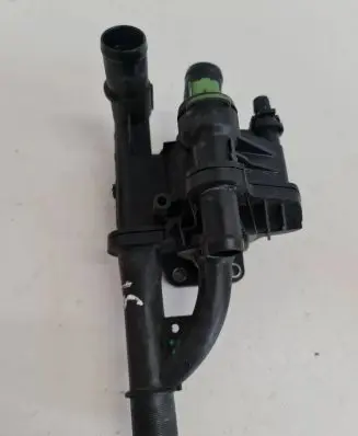 Volvo V40 Cross country Thermostat/thermostat housing 9670253780 042651