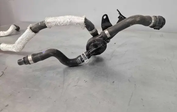 Volvo XC90 Engine coolant pipe/hose 31439713