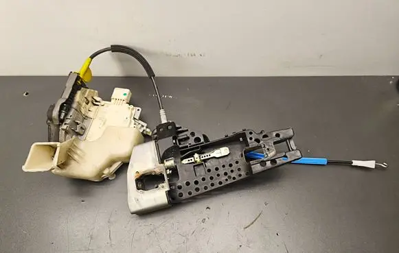 Audi A4 S4 B8 8K Front door lock 8J1837015A