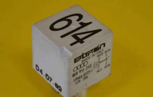 Audi A6 S6 C5 4B Other relay 8E0951253