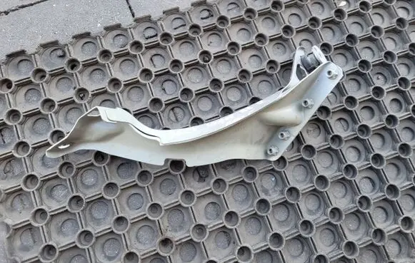 Audi A6 S6 C7 4G Fender mounting bracket 4G0821136A