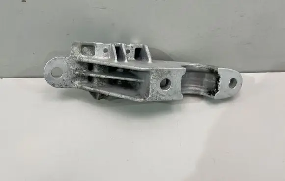 BMW 5 G30 G31 G38 Sway bar bush bracket, front 6884012
