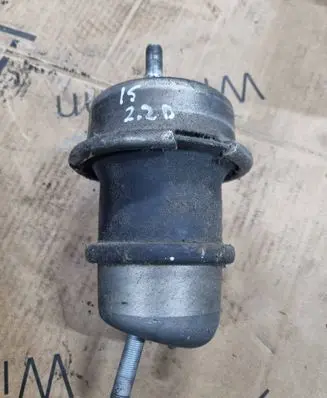 Lexus IS 220D-250-350 Engine mount bracket