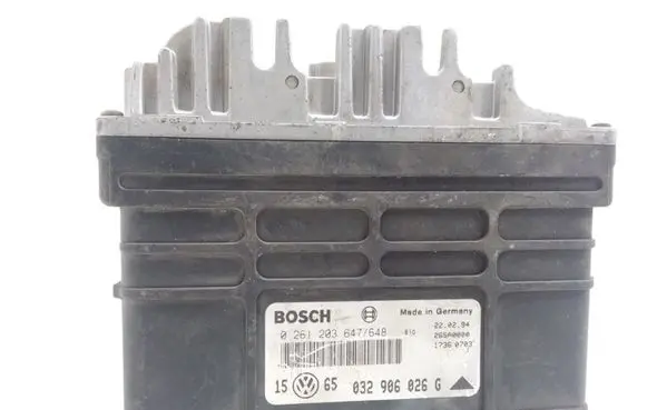 Volkswagen Golf III Engine control unit/module 032906026G 0261203647