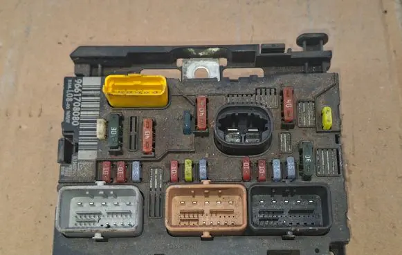 Citroen C4 I Picasso BSM Control unit 9661708080