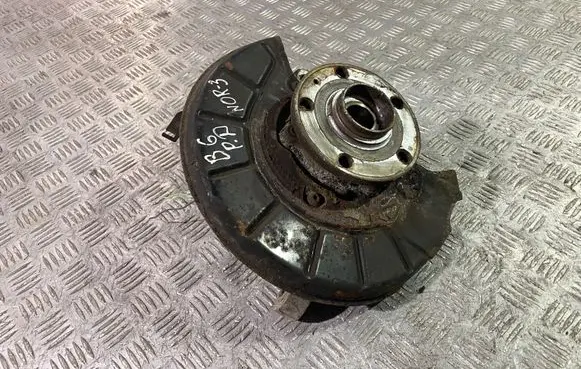 Volkswagen PASSAT B6 Front wheel hub