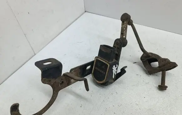 Headlight/headlamp level sensor