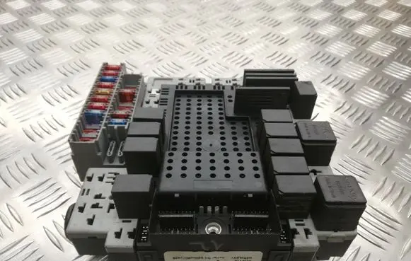 Volvo XC90 Fuse module 30679527 08696098