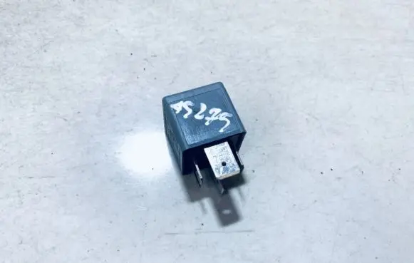 Volkswagen Golf V Other relay 1k0906381 v23134-b52-x426