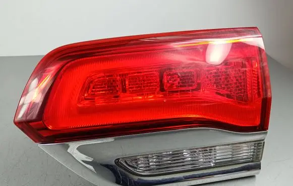Jeep Grand Cherokee Tailgate rear/tail lights P68110046AC