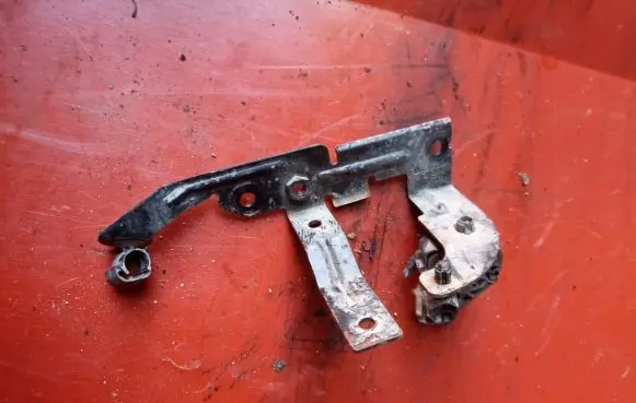 Opel Mokka X Other engine bay part 55584202