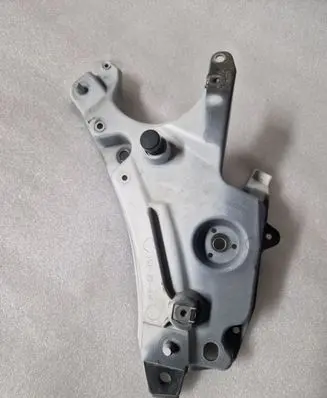 Volvo S90, V90 Fender mounting bracket 31447898