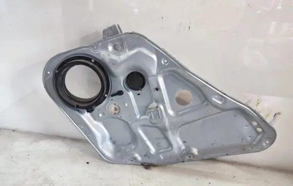 Hyundai Sonata Rear window lifting mechanism without motor 963323K000