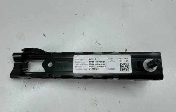 Tesla Model Y Seat belt height adjuster 106813001B AR21152406905