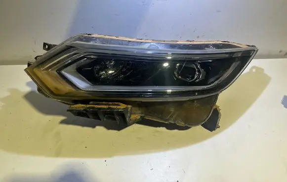 Nissan Qashqai Headlight/headlamp 10019011 10019012