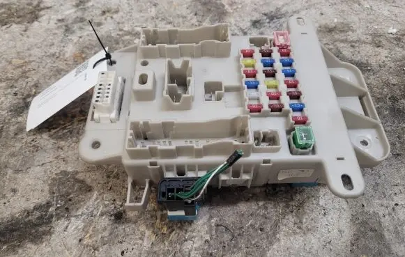 Toyota RAV 4 (XA20) Fuse module
