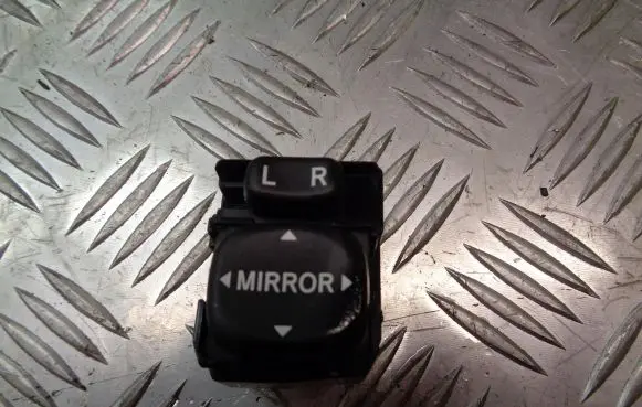 Toyota Yaris Wing mirror switch