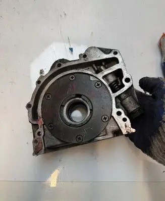 Audi 100 C1 Oil pump 069115109