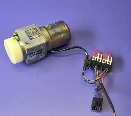 BMW Z3 E36 Convertible roof hydraulic pump 8407224 029002 E3535K