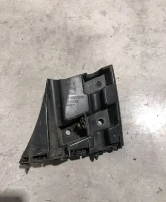 Volvo V40 Front bumper mounting bracket 31290585