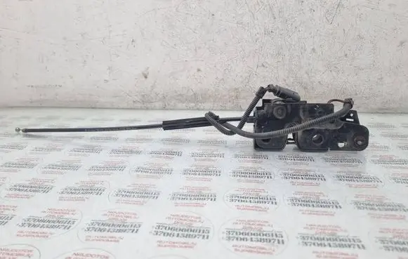 Volkswagen Golf Plus Engine bonnet/hood lock/catch 5M1823509