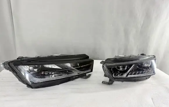 Skoda Octavia Mk4 Headlight/headlamp 5E4941015A 5E4941016B