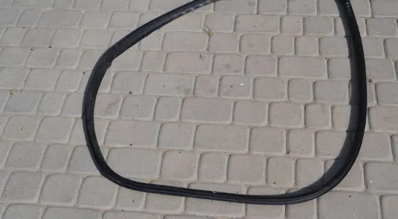Volvo V60 Rubber seal front door (on door) 