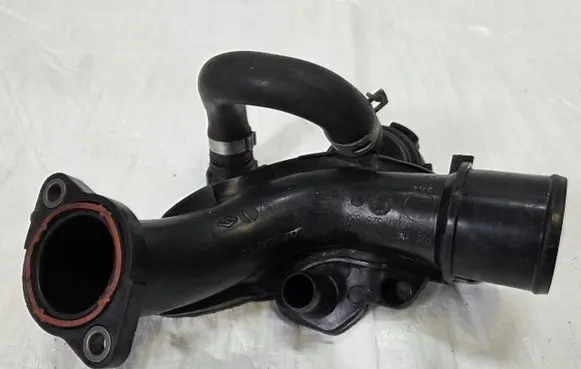 Nissan NV200 Breather hose/pipe 8200323338