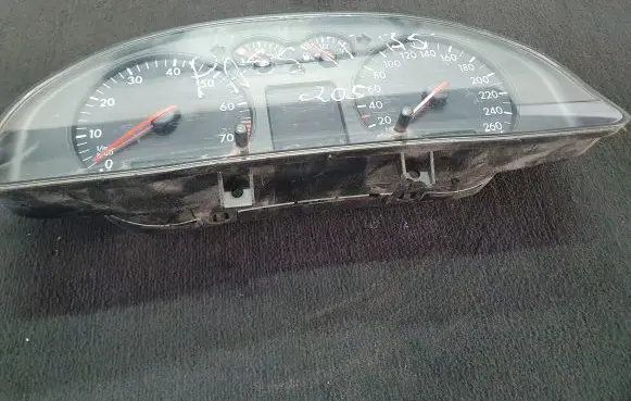 Volkswagen PASSAT B5 Speedometer (instrument cluster) 110008793