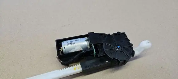 Mercedes-Benz SL R230 Seat adjustment motor 114454102