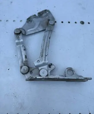 Volkswagen Golf V Engine bonnet/hood hinges 5M0823302