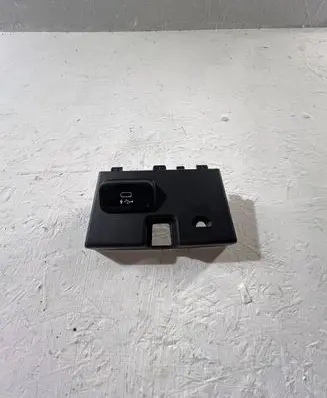 BMW 3 G20 G21 USB socket connector 8711939 19163010