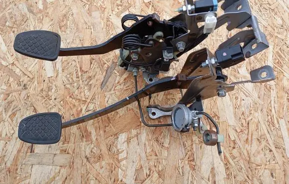 Subaru Outback Pedal assembly 