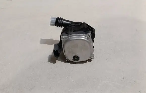 Peugeot 3008 III Water pump 9839261880