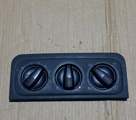 Volkswagen Golf III Climate control unit 1H6819075