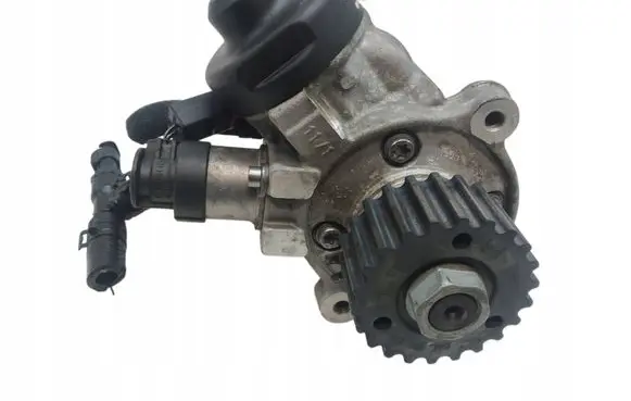 Volkswagen Touran III Fuel injection high pressure pump 04L130755D