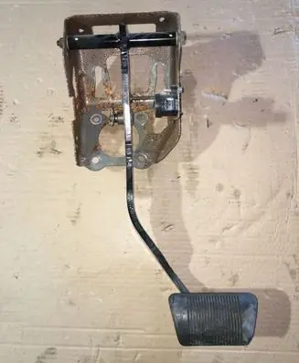 Dodge Challenger Brake pedal 833A05415