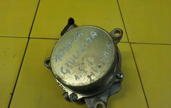 Alfa Romeo Giulietta Vacuum pump 10SP26