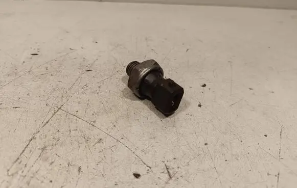 BMW 5 F10 F11 Oil pressure sensor 756848001