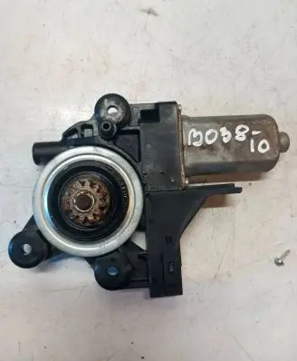 Volvo V70 Front door window regulator motor WR12290