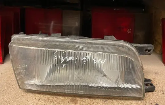 Nissan Sunny Headlight/headlamp 203124