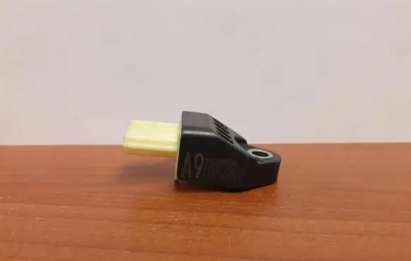 Lexus CT 200H Airbag deployment crash/impact sensor 2775 8983175010
