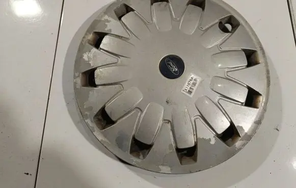 Ford C-MAX II R16 wheel hub/cap/trim CS711130AA