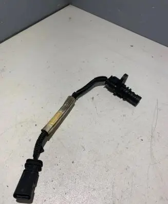 Volvo S60 Crankshaft position sensor 31303937 0261210338