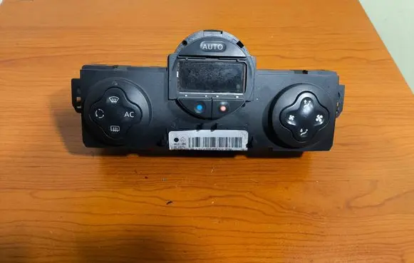 Renault Clio III Climate control unit 