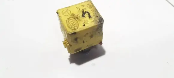 Mercedes-Benz ML W163 Other relay A0025421418 4R0931680-02