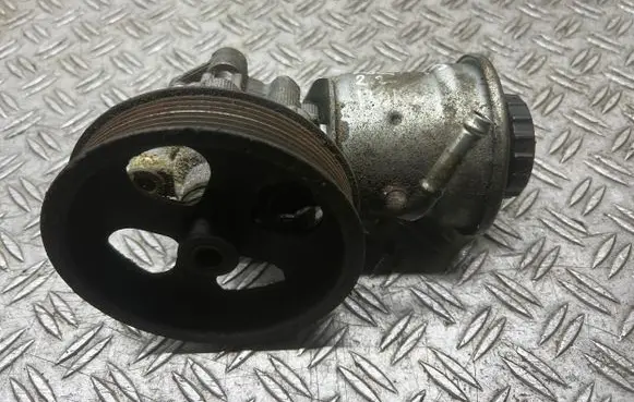 Toyota Avensis T250 Power steering pump