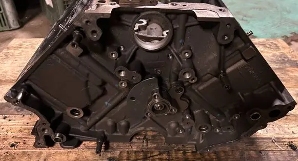 Volkswagen Touareg II Engine block 059023 CNRB
