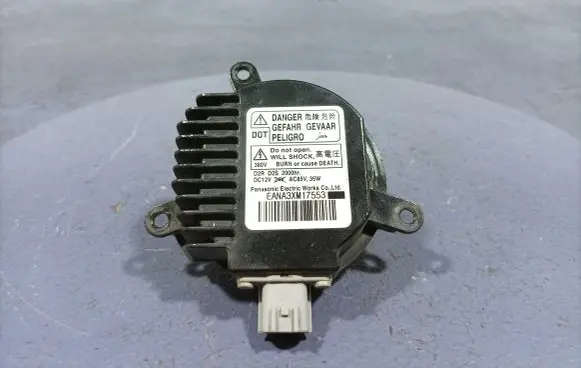 Infiniti QX70 S51 Voltage converter/converter module 